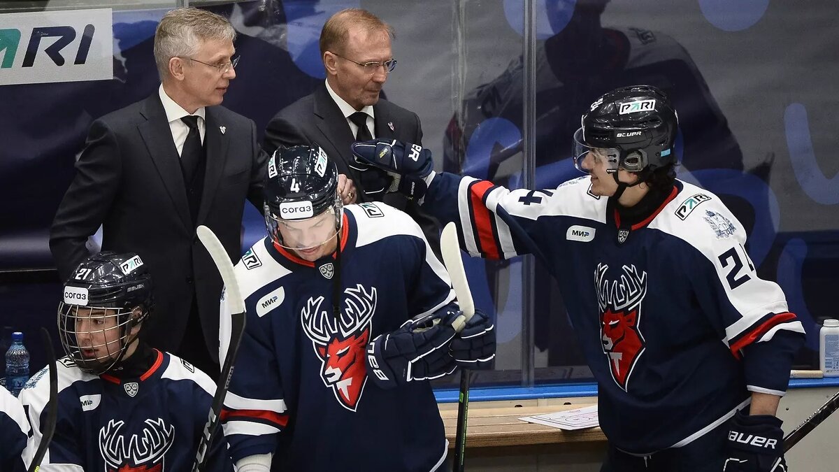     Нижегородский «Торпедо» провел заключительную домашнюю игру этого сезона с «Нефтехимиком» из Нижнекамска в дворце спорта «Нагорный». Тысячи болельщиков на трибунах болели за любимую команду. Счёт