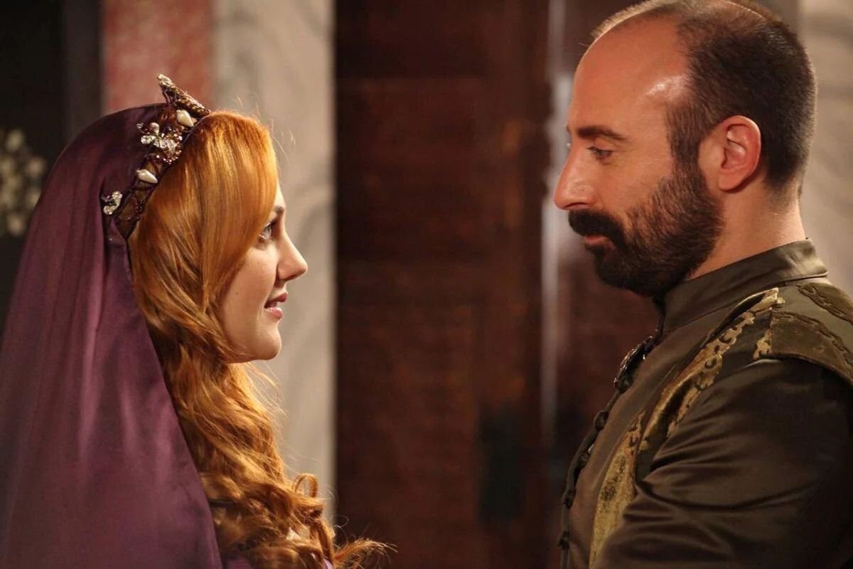 Хюррем обрадовалась, что Сулейман поддержал ее