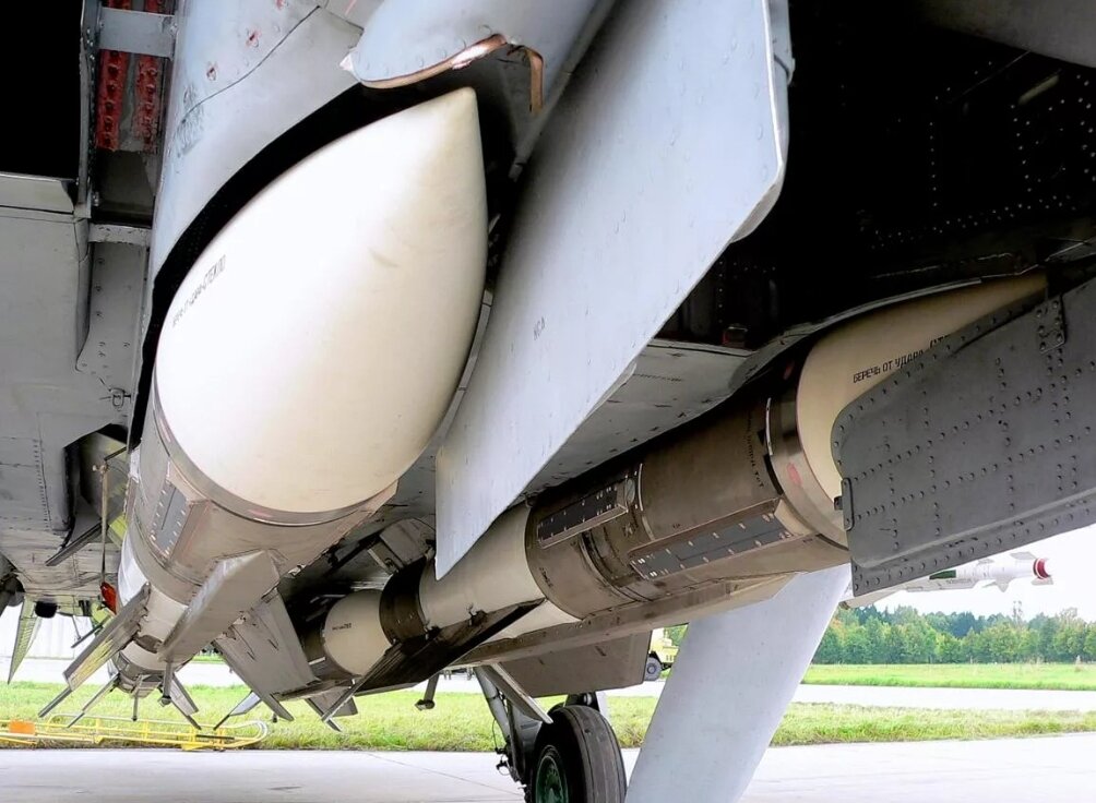 Ракета Р-37М известна также под названием РВВ-БД - "ракета воздух-воздух большой дальности".