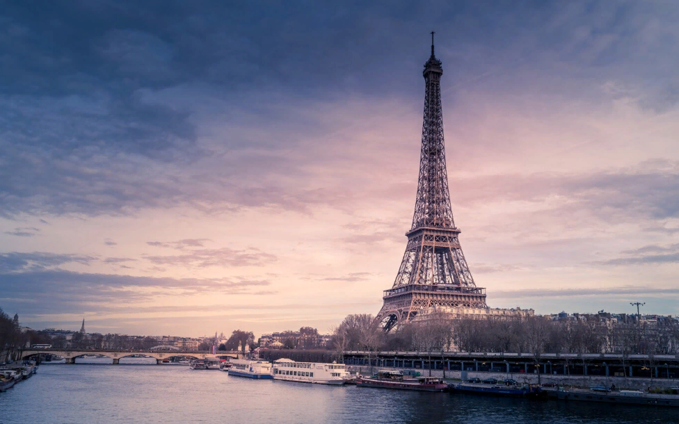 <a href="https://www.freepik.com/free-photo/beautiful-wide-shot-eiffel-tower-paris-surrounded-by-water-with-ships-colorful-sky_8409036.htm#page=2&query=%D0%AD%D1%84%D0%B5%D0%BB%D0%B5%D0%B2%D0%B0%20%D0%B1%D0%B0%D1%88%D0%BD%D1%8F&position=5&from_view=search&track=ais&uuid=a279d048-40c5-4a58-88ed-840888652183">Image by wirestock</a> on Freepik