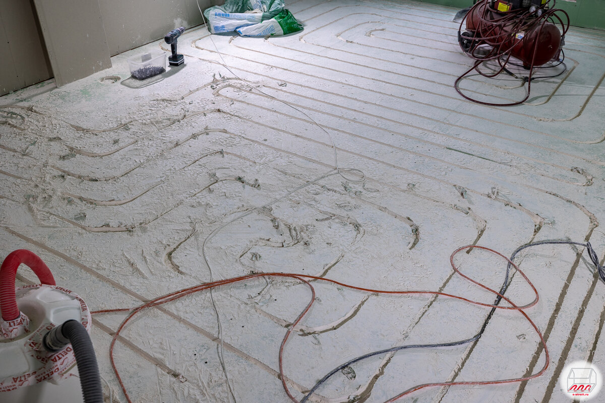 Делать ли теплые полы в доме. Делать ли теплые полы в доме. Электрон водяной тёплый пол. Теплопол водяной. Укладка теплого пола в частном доме.