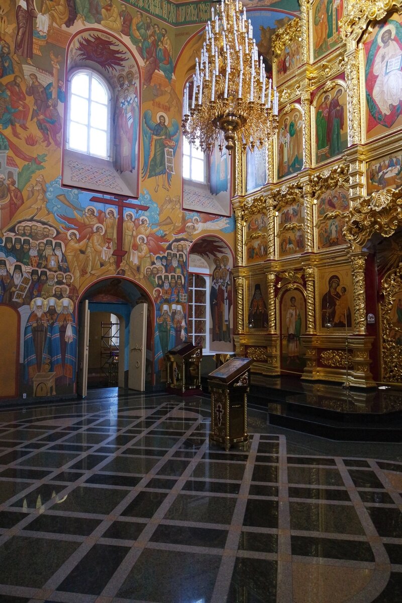 Красота и алтарь собора Богоявления