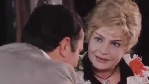 парень обнимает девушку. Deesmi onlife влюбился в неё. твоя любовь так красива. я влюбился в неё. джейми блэкли если я останусь.