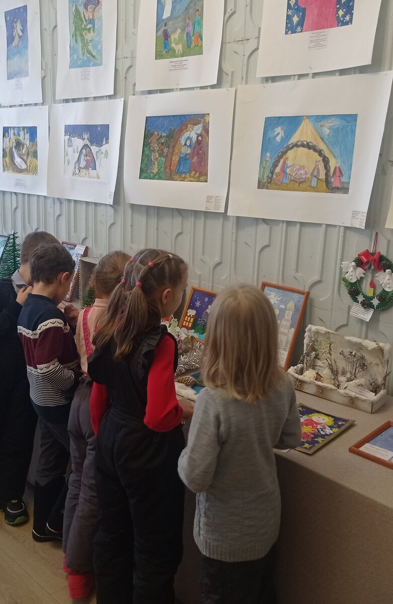 Дети  на выставке. 