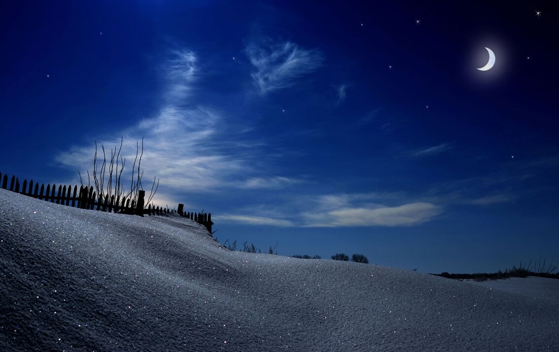 Луна зимой ночью. Зима ночь. Зимнее ночное небо. Зимнее небо ночью. Морозная ночь.