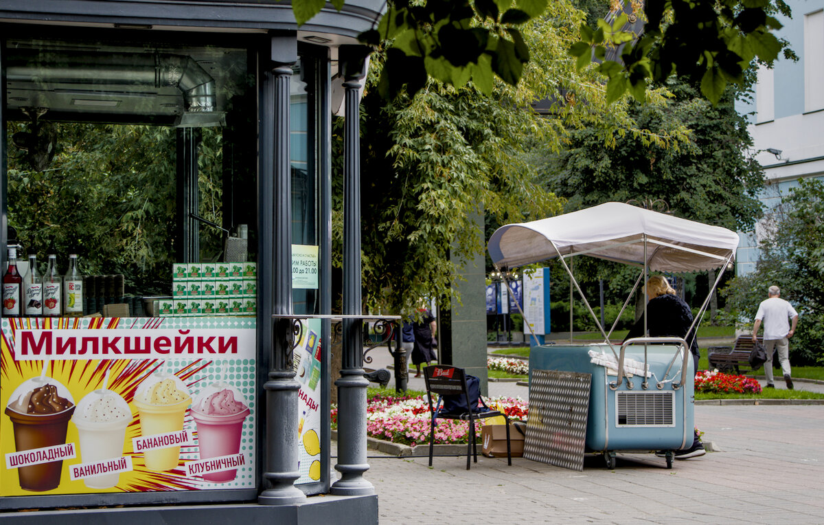 Киоск на территории Екатерининского парка, перед западным входом