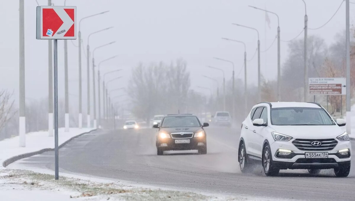 Автомобили вызволили из снежного плена на трассе под Волгоградом |  НовостиВолгограда.ру | Дзен