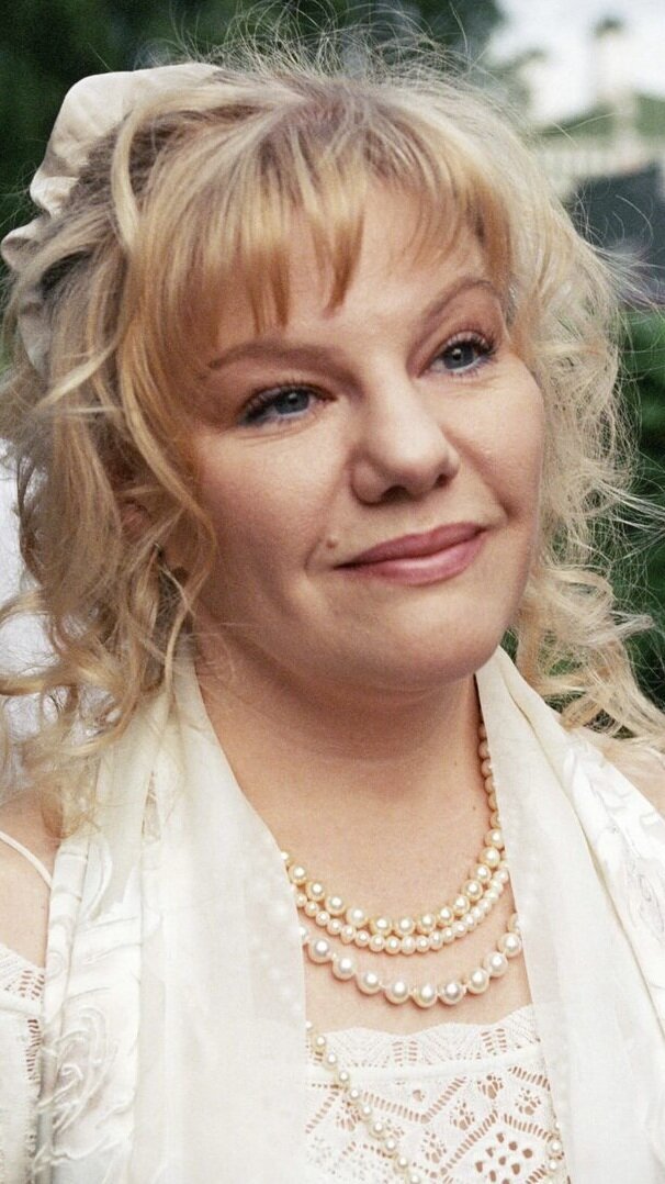 Сегодня я разберу по косточкам биографию ещё одной артистки театра и кино – Александры Захаровой...