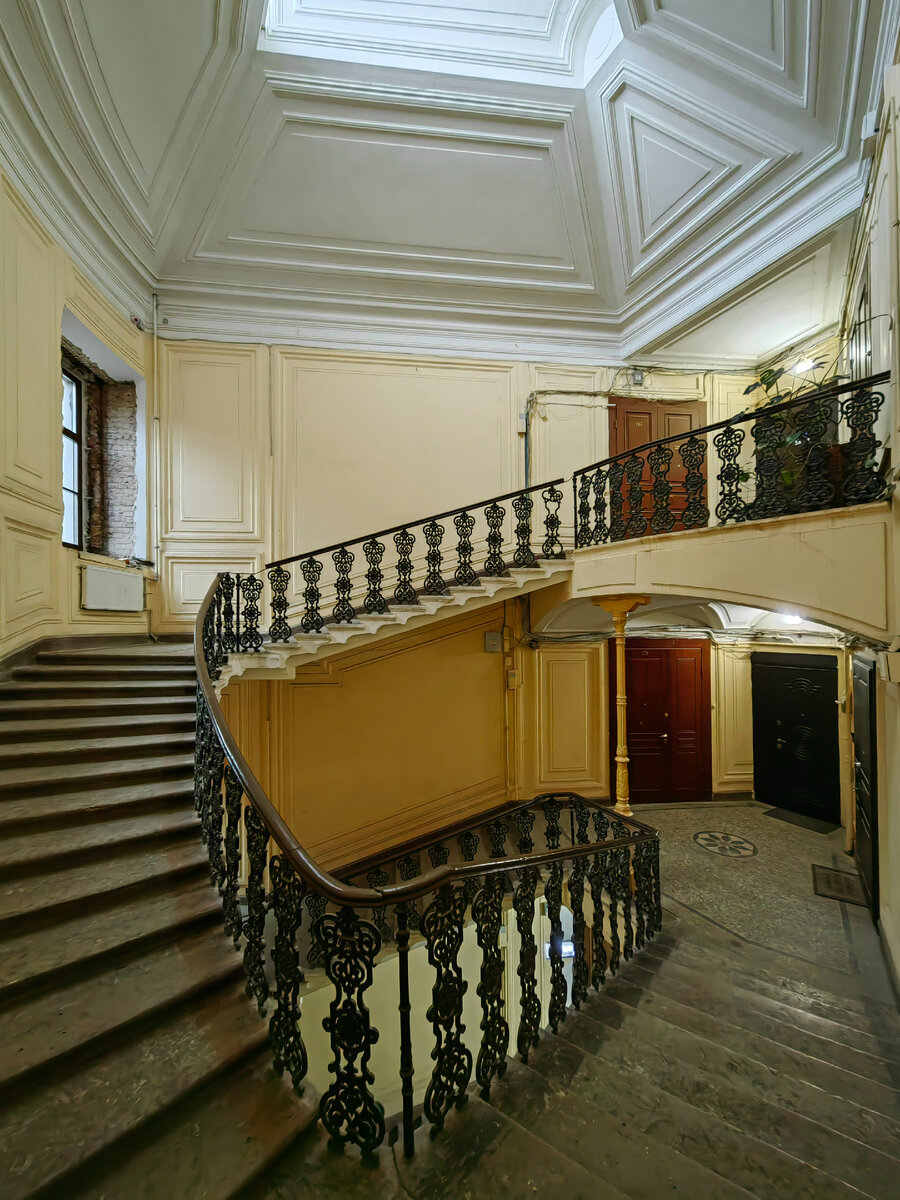 лестница в доме. дом 3 лестница. лестница в коттедже. красивые лестницы в доме. лестница в интерьере.