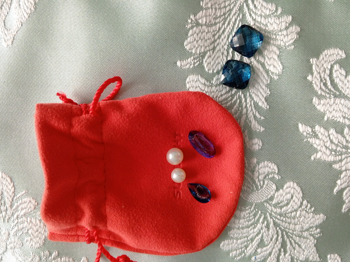 То что извлекли из моих украшений, не все здесь, конечно. 