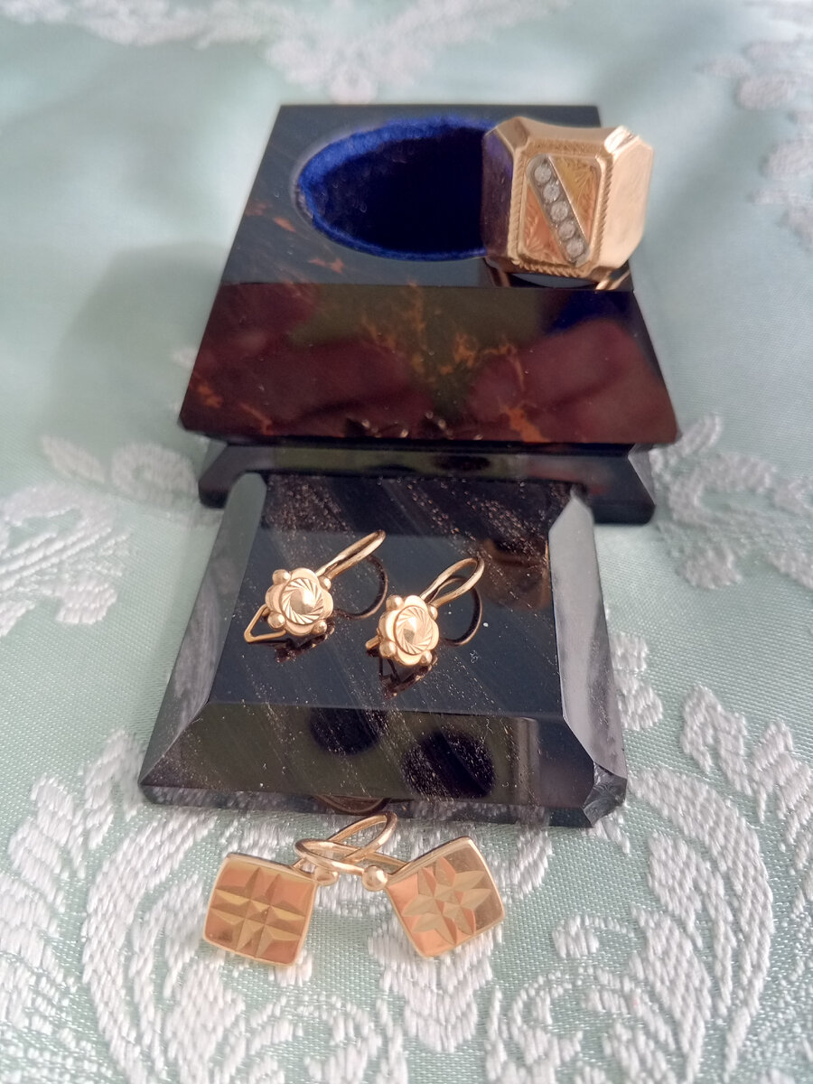 Это оставила на память , серги квадратные память о свекрови