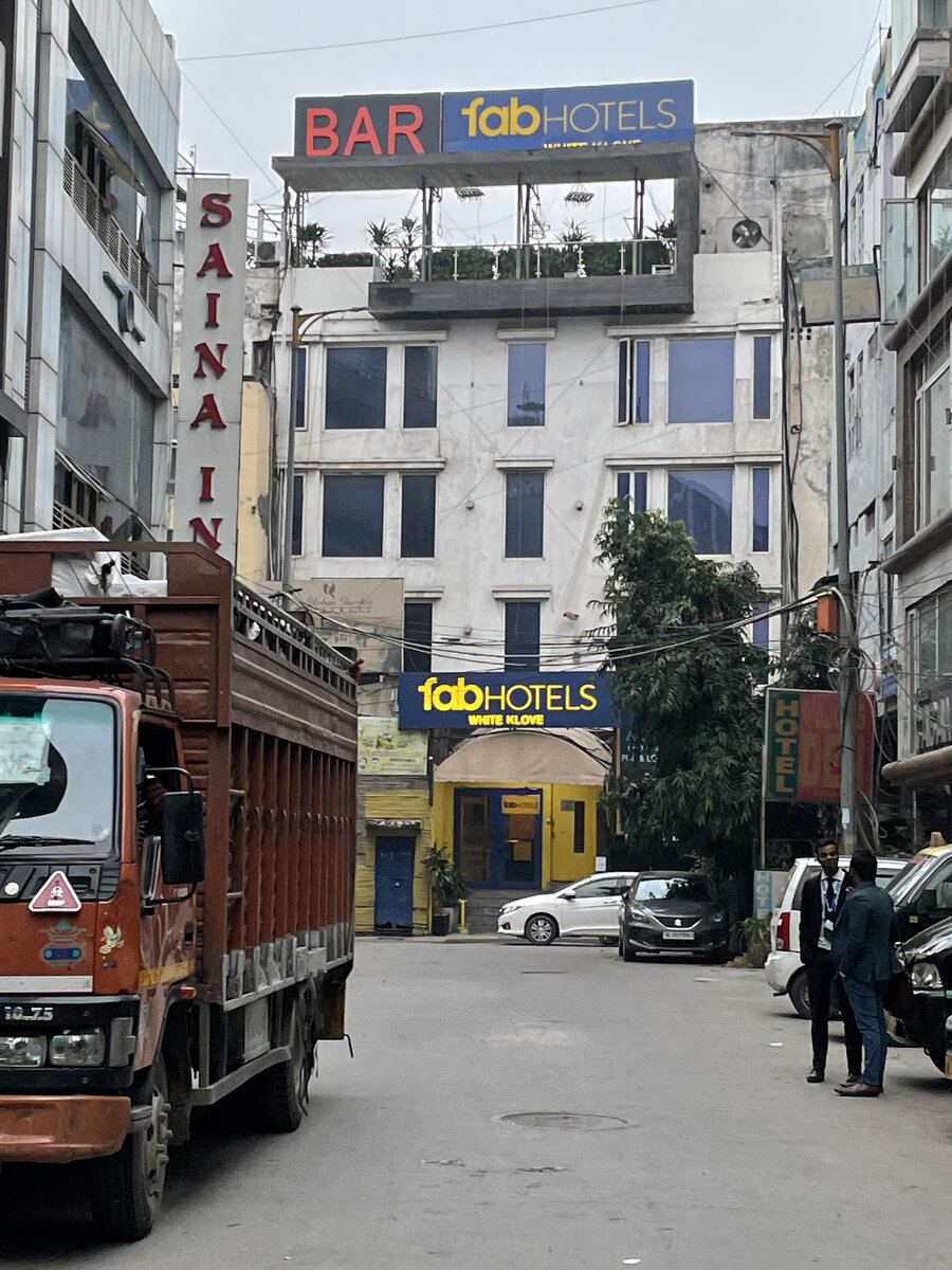 Отели и гестики в районе мейн-базара в Дели.SunTravel (с)