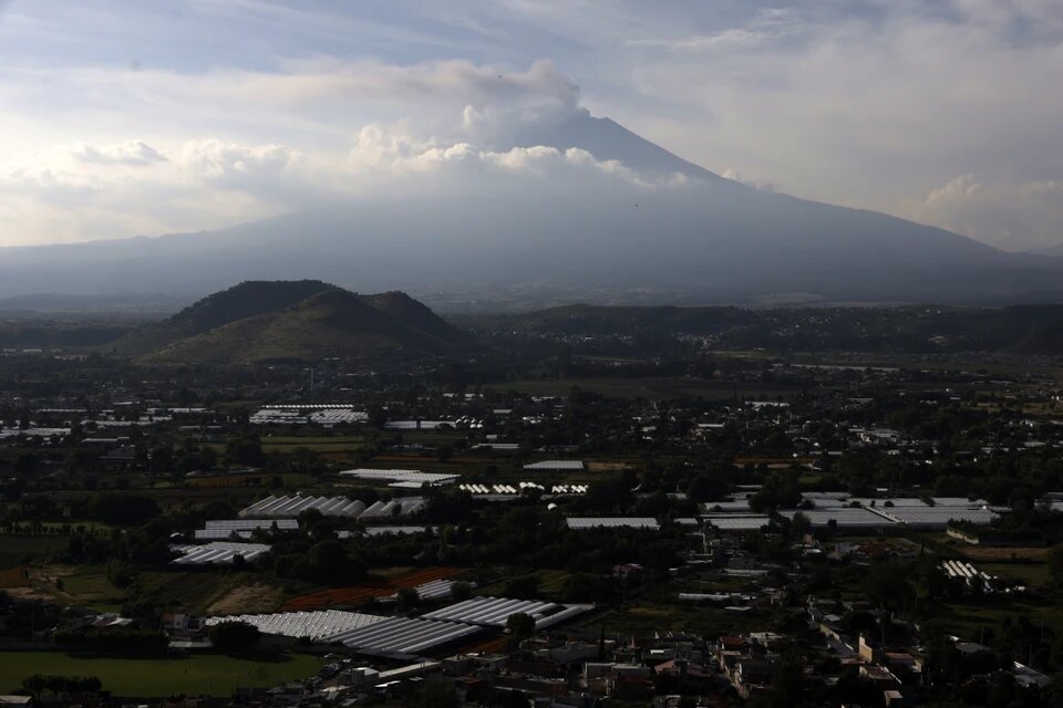 Вулкан Попокатепетль-активный вулкан, символ Мексики. Яндекс картинки.