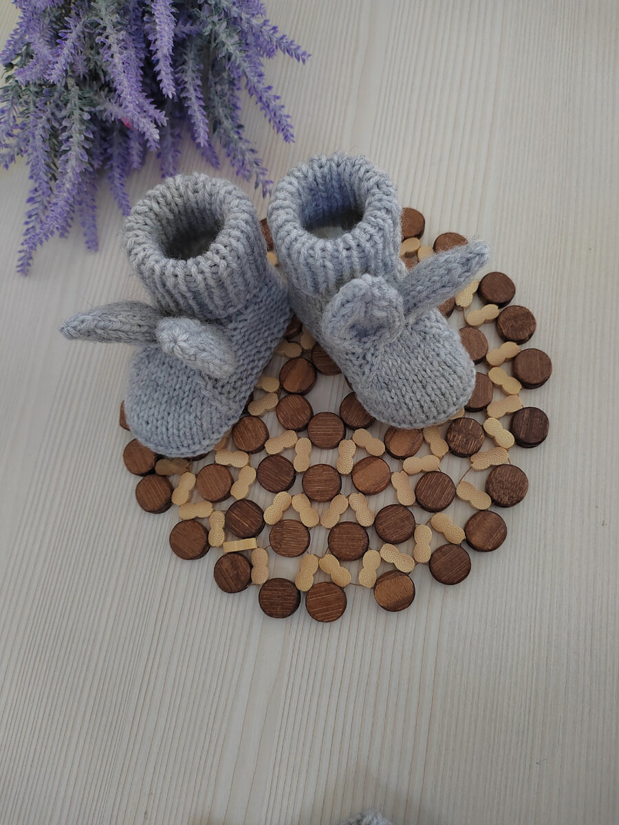 Пинетки связаны из шерсти размер по подошве 9см. Цена повтора 350 руб 