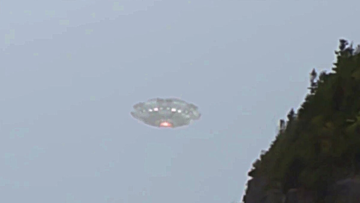 НЛО в Крыму.
Источник фото: https://i.ytimg.com/vi/YNynWjifUjY/maxresdefault.jpg