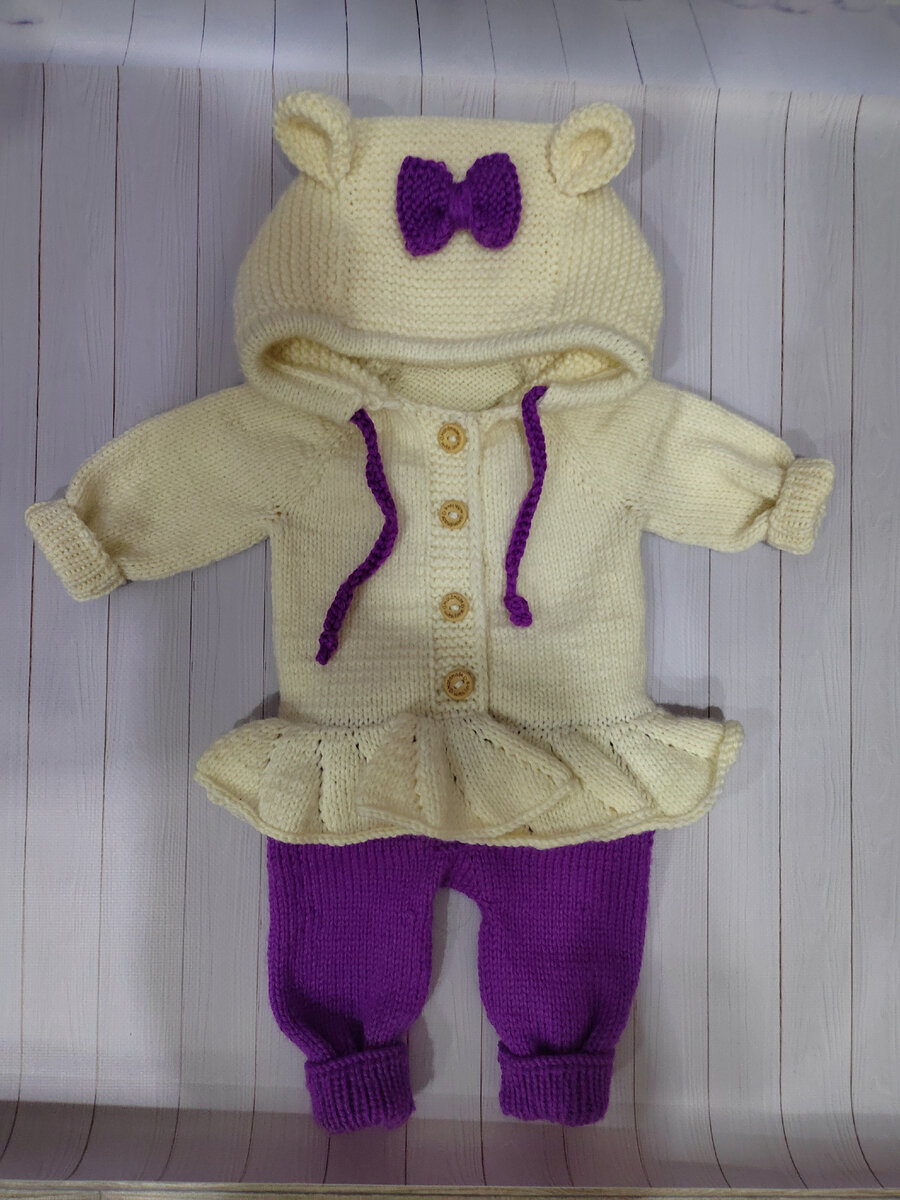 Комбинезон связан из шерсти на возраст 3-6 месяцев. Цена повтора 1500