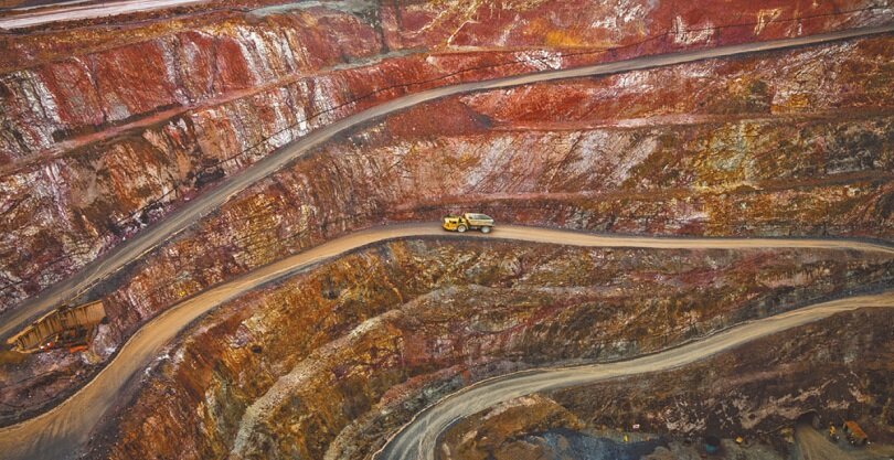 Геология — это наука, изучающая строение, состав, историю развития и процессы, происходящие в Земле.