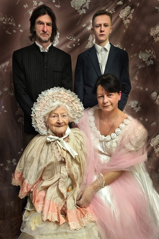 Одно из заданий конкурса - окунуться в любимую эпоху... Ну, конечно, XIX век!