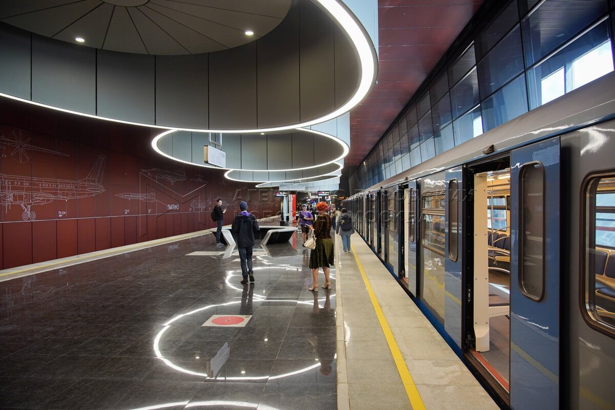 На каких станциях метро пассажирам приходится дольше всего ждать метропоезда?