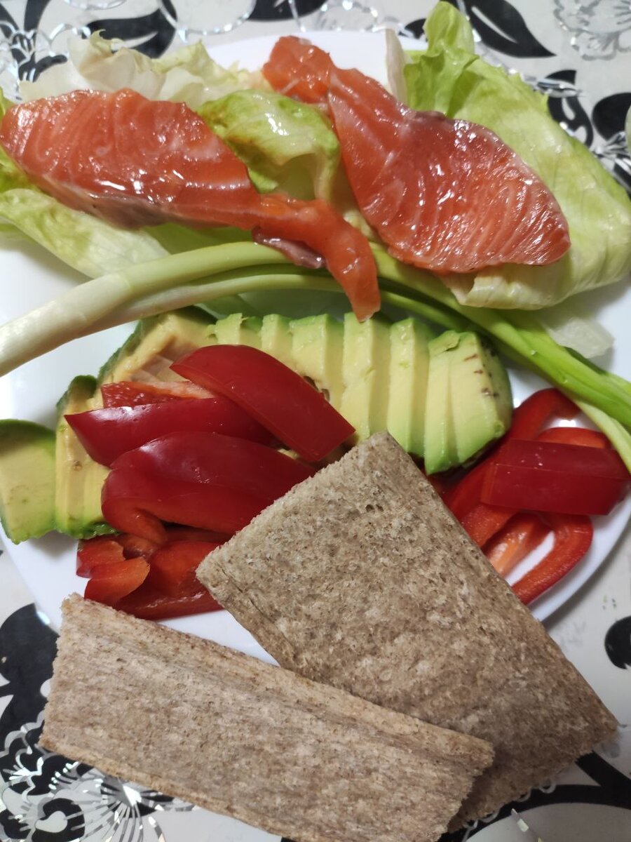 Красивый завтрак. Плакат плотно завтракаю. Плотно завтракаю плотно ужинаю плакат. Плотно завтракаю. Завтрак.