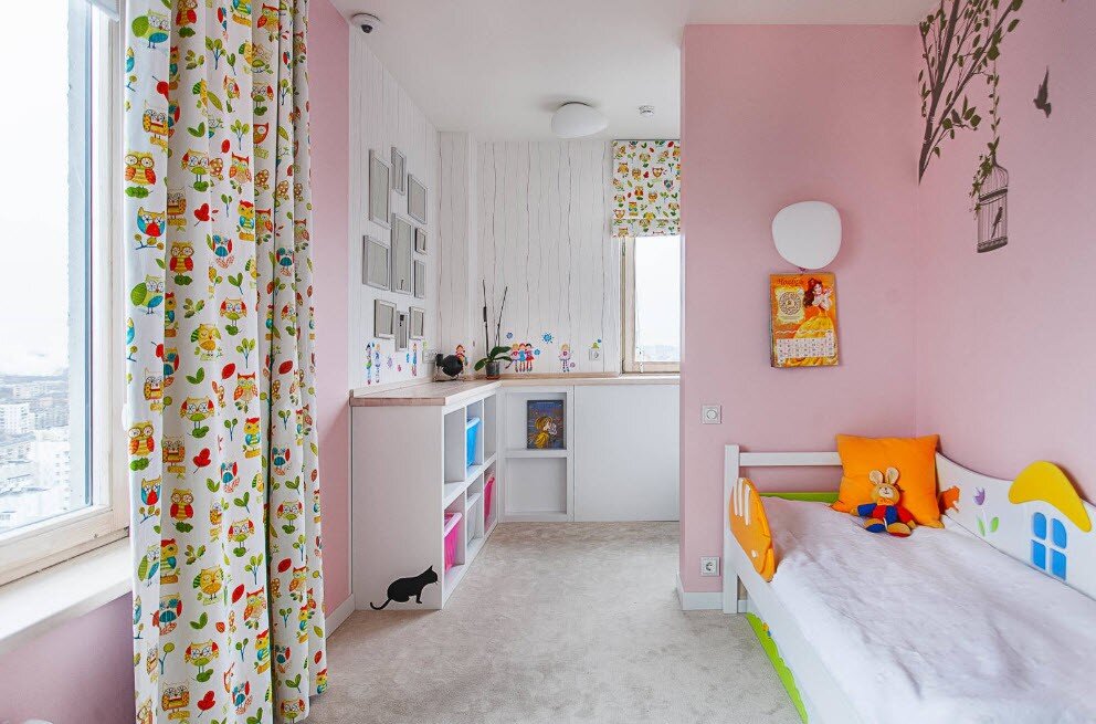 I bambini crescono molto velocemente e i genitori devono pensare a frequenti riparazioni nella stanza dei bambini e alla sostituzione dei mobili.-4
