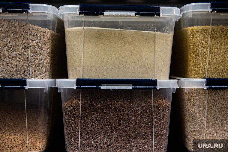    Крупы нужно хранить в стеклянных контейнерах с плотно закрывающейся крышкой
