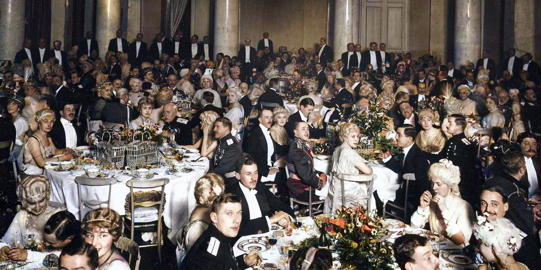 Cтаринные фотографии Петербурга от отца российской репортажной съёмки Карла Буллы в цвете.