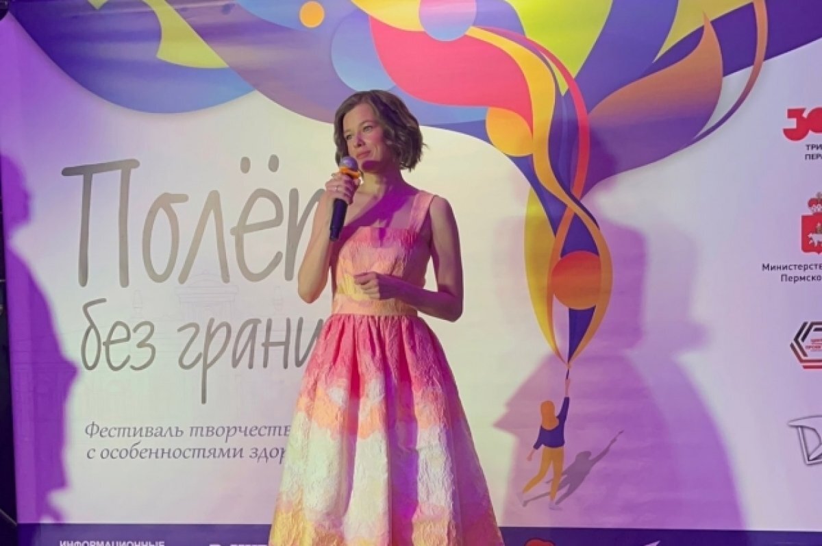    Катерина Шпица предстала в образе негритянки и спела песню Тины Тёрнер