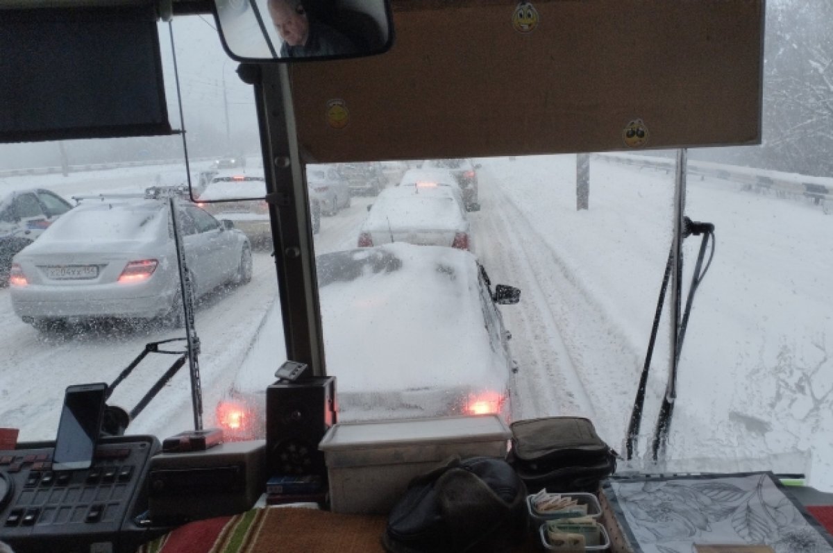    Трехкилометровая пробка образовалась на улице Большевистской в Новосибирске