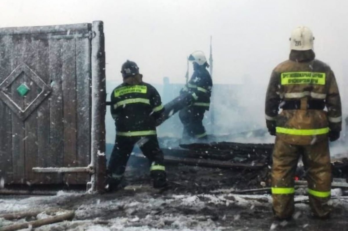    В деревне Глядень Красноярского края пожарные 5 часов боролись с огнём