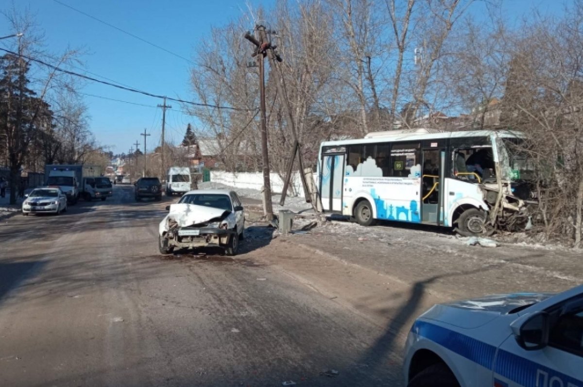    Два человека пострадали в ДТП с автобусом в Улан-Удэ