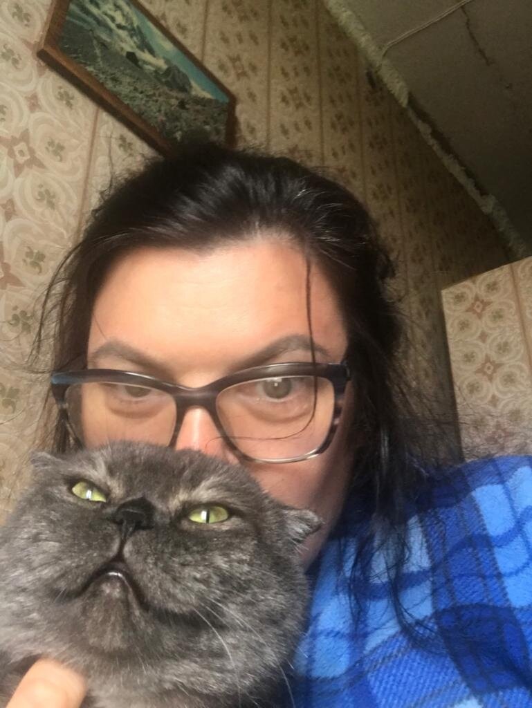 Кошка Феня и ее Лена