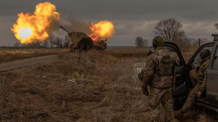 В последние несколько суток резко активизировались боевые действия в Донбассе. Серьезные успехи ВС России фиксируются сразу на нескольких направлениях: Авдеевском, Угледарском и Часов-Ярском.-5