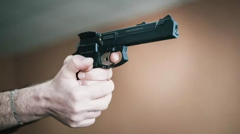     Мужчину обвиняют сразу по двум статьям.