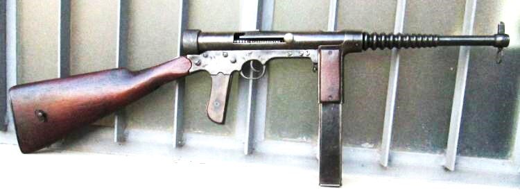 Пистолет-пулемет Лабора-Фонбернат. Вид справа.