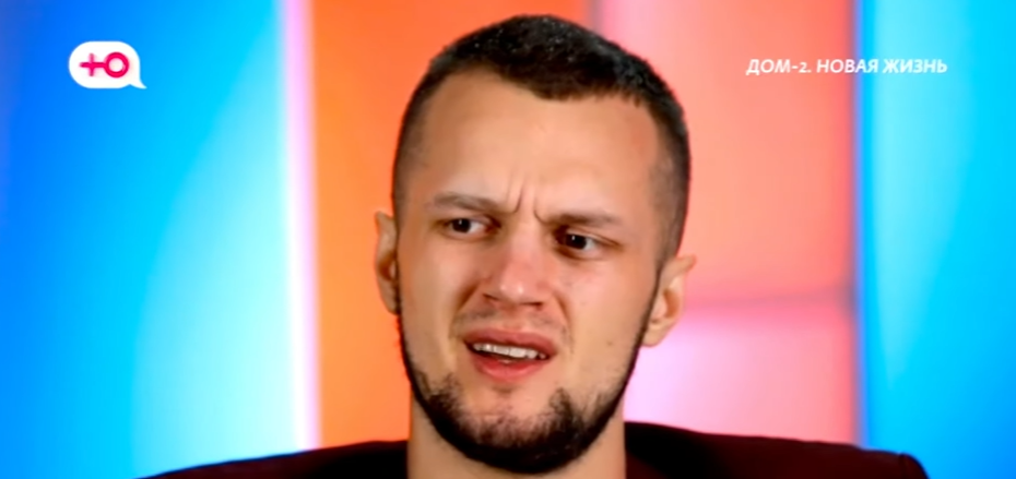 многодетная домохозяйка. сегодня в доме весело. сегодня в доме весело. родители отдыхают. уставшая женщина с детьми.