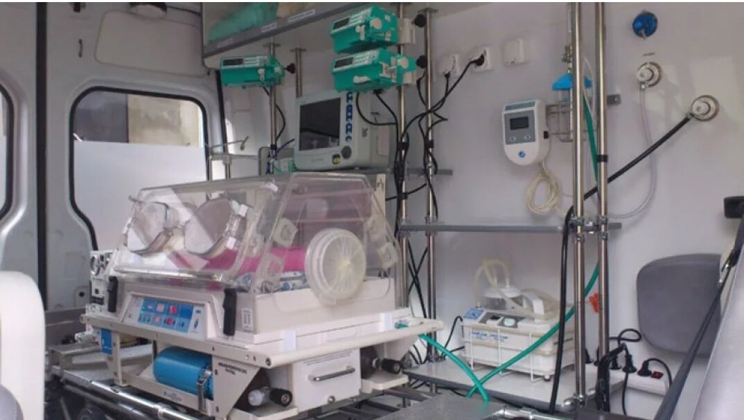 Реанимобиль для транспортировки недоношенных младенцев. 