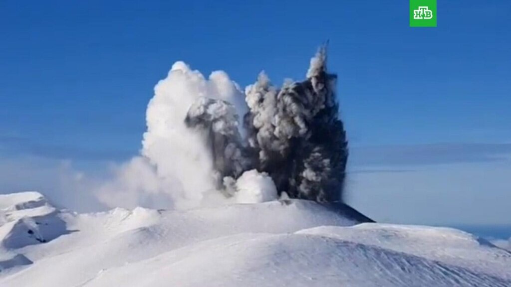    На Курилах проснулся вулкан Эбеко