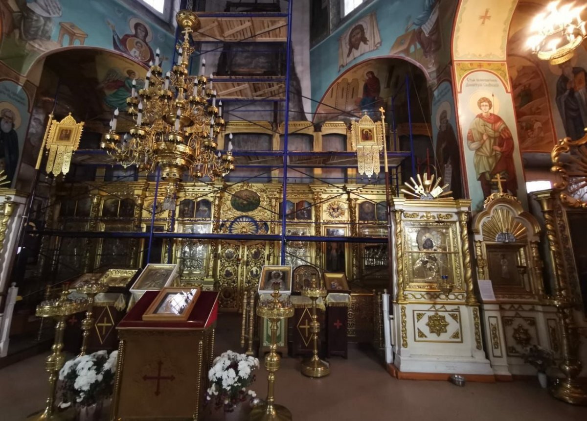    Реконструкция иконостаса церкви Сорока мучеников в Печорах продолжается