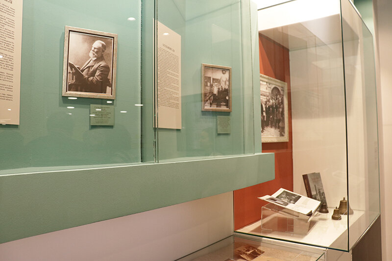 Библиотека имени горького центральная красноярск. Библиотека максима горького в москве. Библиотека им. Библиотека 23 горького. Коммуны 69 челябинск библиотека.