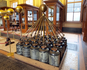 Одна из первых батареек.