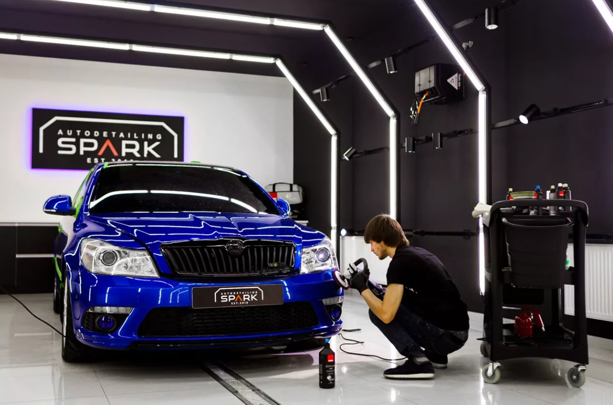 Detailing центры. БМВ м5 в детейлинг. Детейлинг студия. Детейлинг авто. Стайлинг автомобиля.