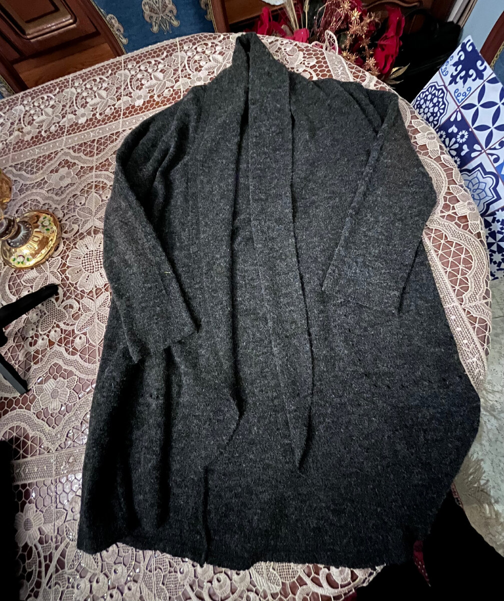 Вот такая удлиненная кофта, никакая!! Зачем купила не понятно.