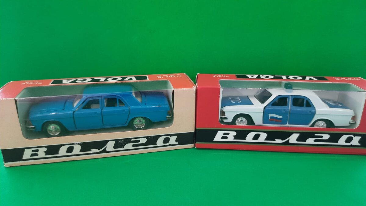 Авто модели Волга ГАЗ-3102 1988 г.в. и Волга из 2000-х, Масштаб 1:43, фото из личной коллекции