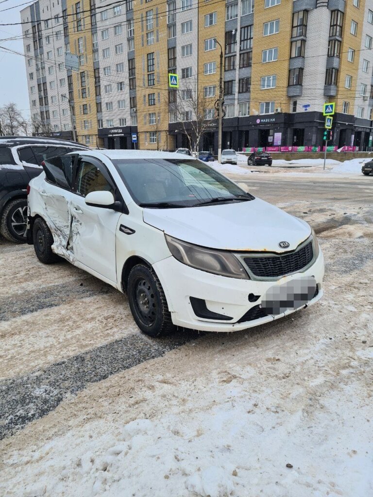 В воскресной аварии в Твери пострадал пассажир