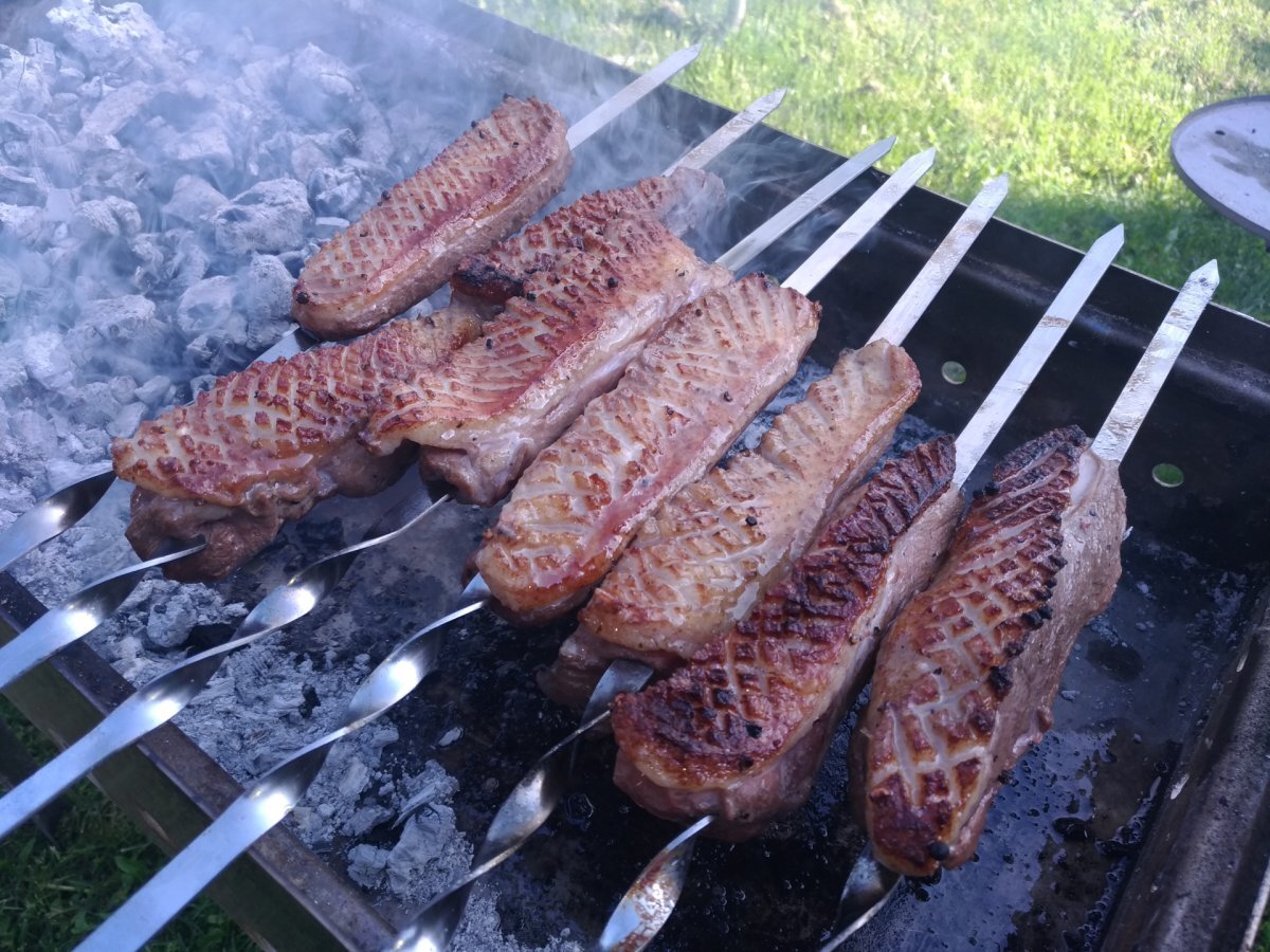    Простой шашлык, но на любителя.