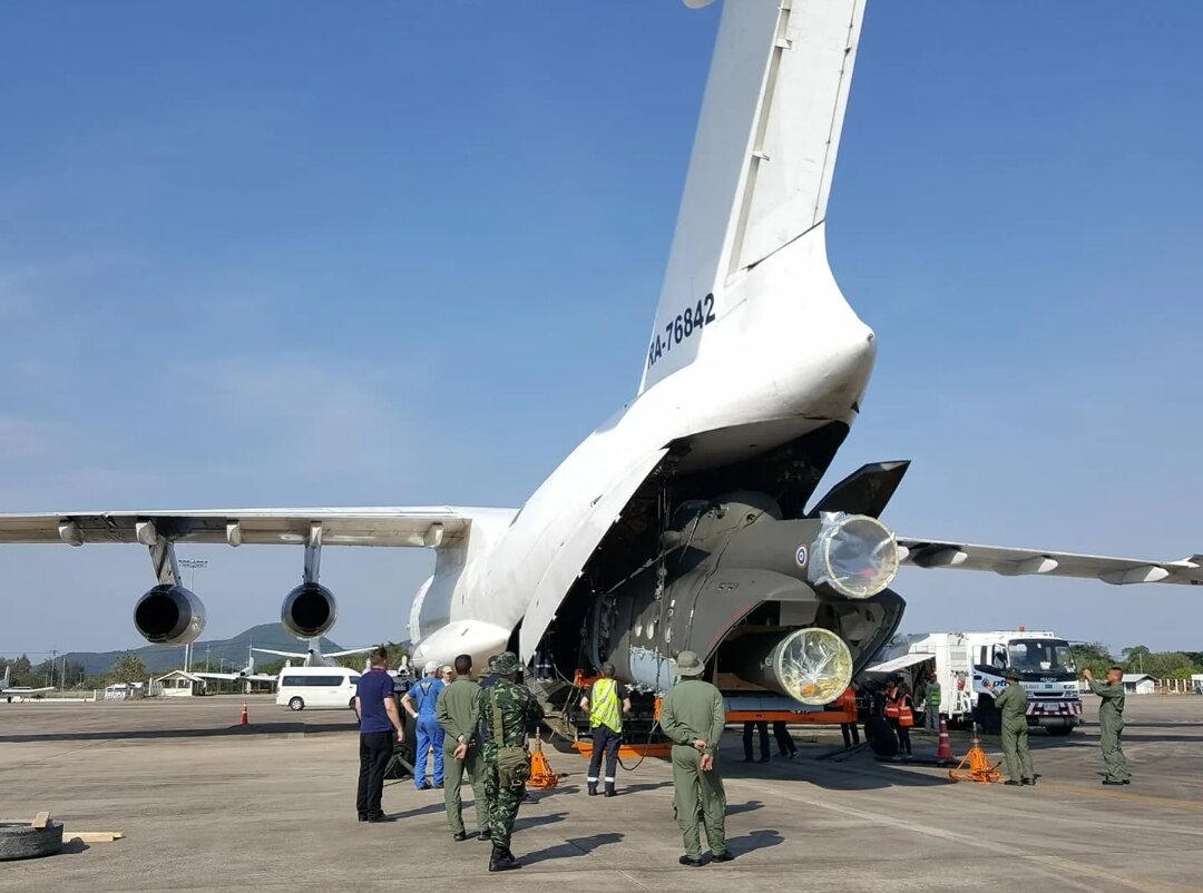 Поводом для возбуждения дел стала проверка деятельности Росавиации по государственной регистрации гражданских воздушных судов и ведению соответствующего реестра, которую Минтранс провел в июле прошлого года. Источник газеты в ведомстве уточнил, что сотрудники Росавиации выводили борта из госреестра без полного комплекта документов, предоставляли противоречивую и недостоверную информацию о нахождении воздушных судов за пределами России, а также не запрашивали в других ведомствах сведения о выданных собственникам воздушных судов разрешительных документах.


