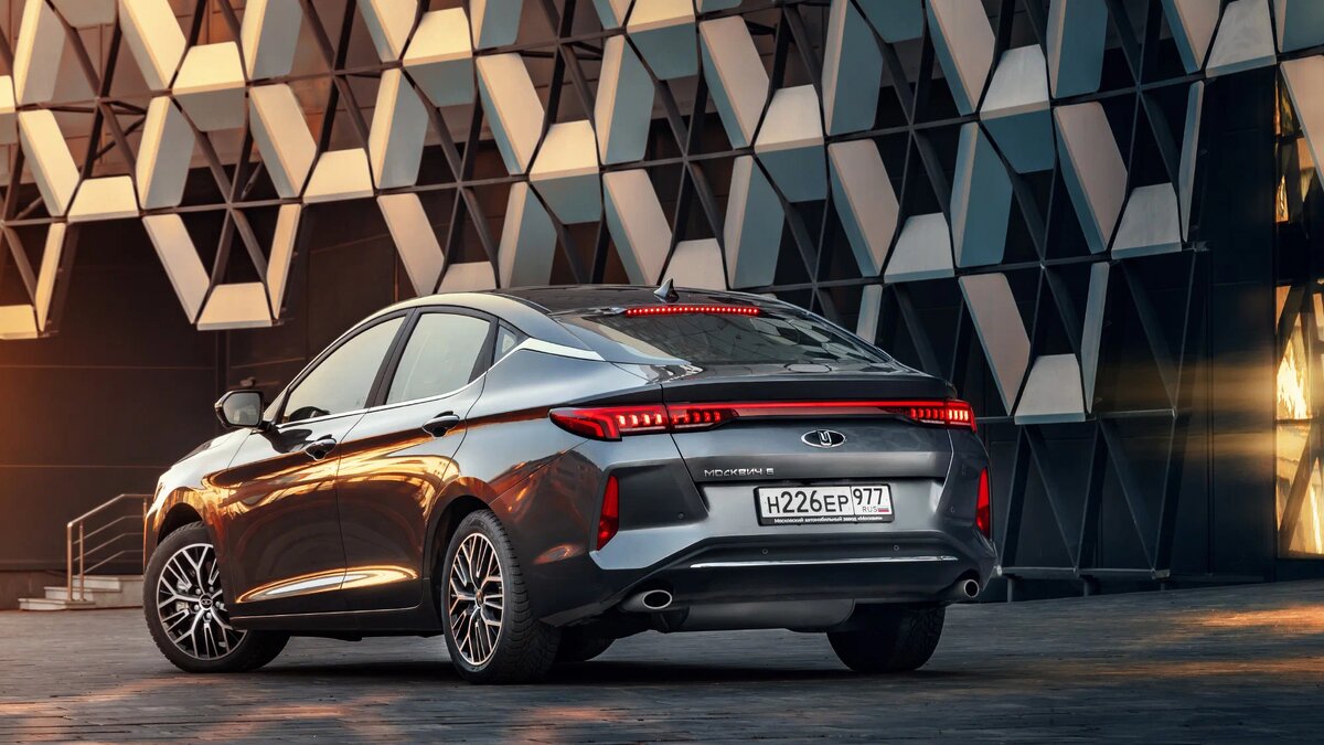 Теперь ЭТО вместо Октавии? Тест лифтбека «Москвич 6» | Журнал Авто.ру ...