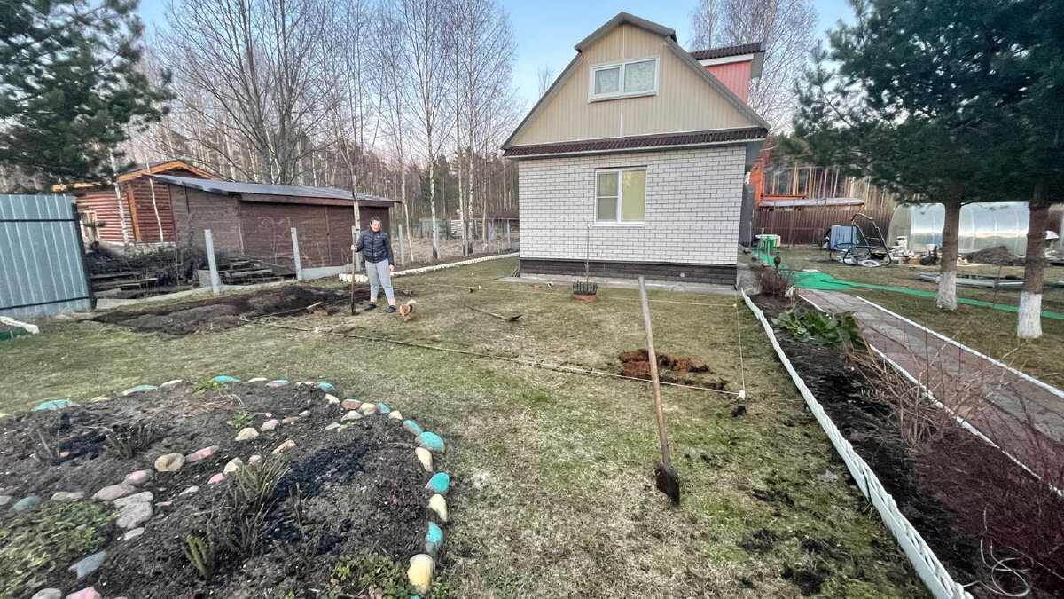 Апрель 2022г. Разметка колышков будущего фундамента 