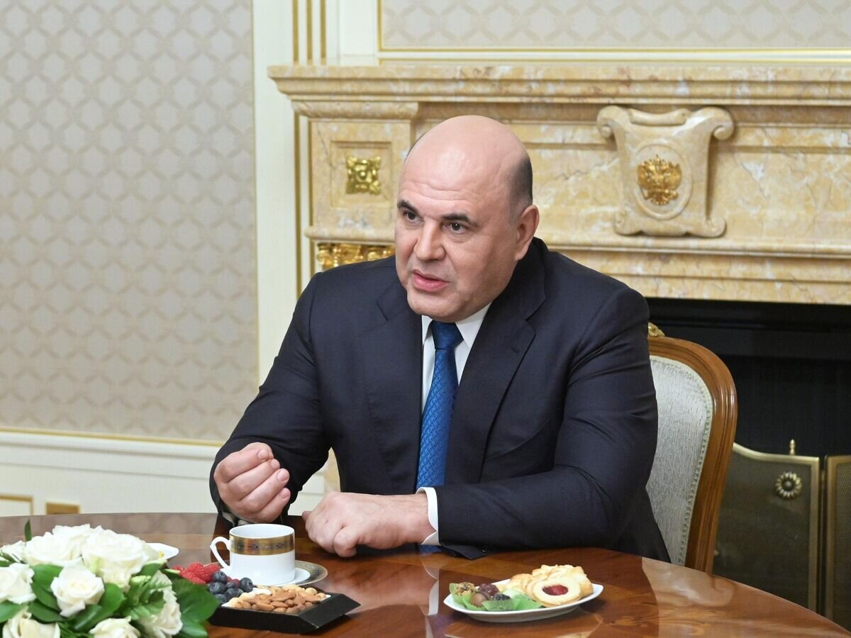    Председатель правительства РФ Михаил Мишустин во время встречи со своими учителями в преддверии Дня учителя© РИА Новости / Александр Астафьев